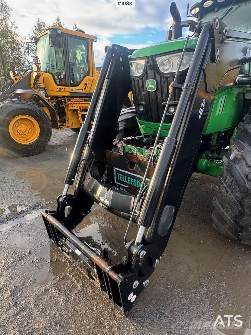 John Deere 6215R Traktori