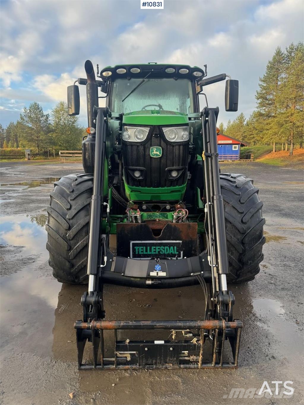 John Deere 6215R Traktori