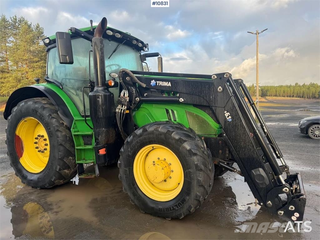 John Deere 6215R Traktori