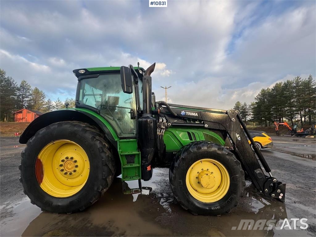 John Deere 6215R Traktori