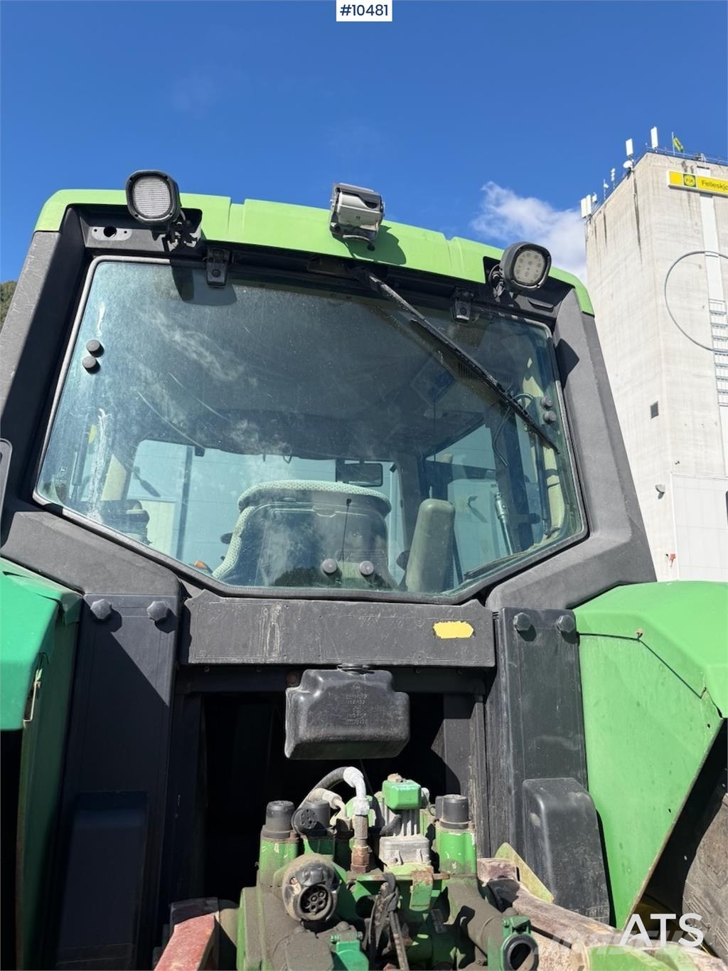 John Deere 6810 الجرارات