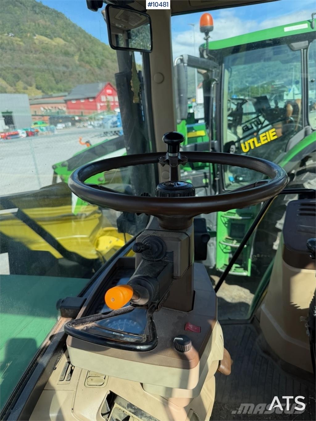 John Deere 6810 الجرارات