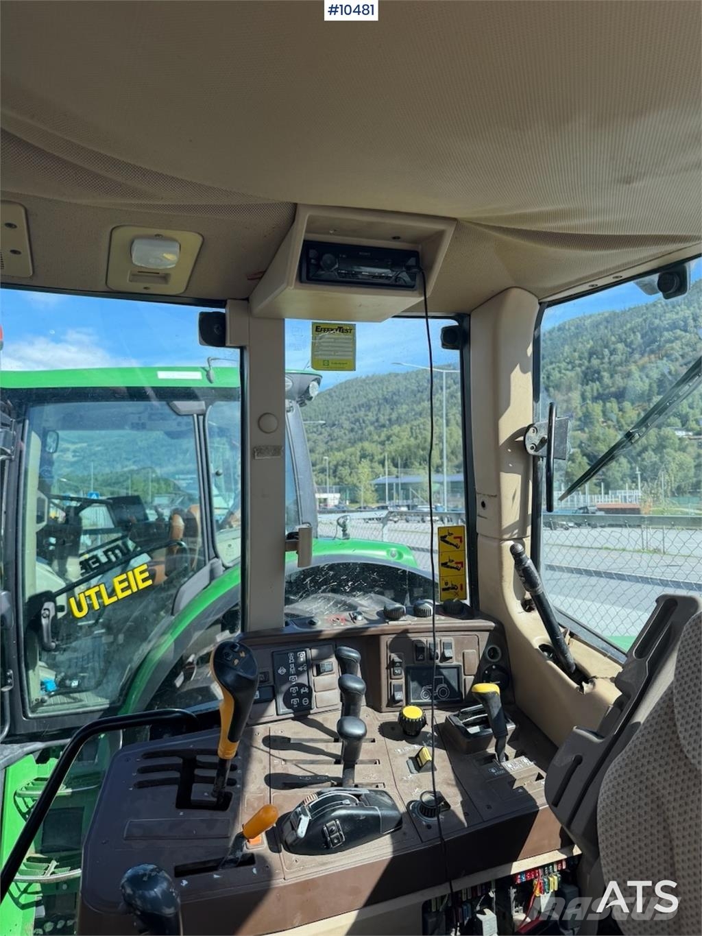 John Deere 6810 الجرارات
