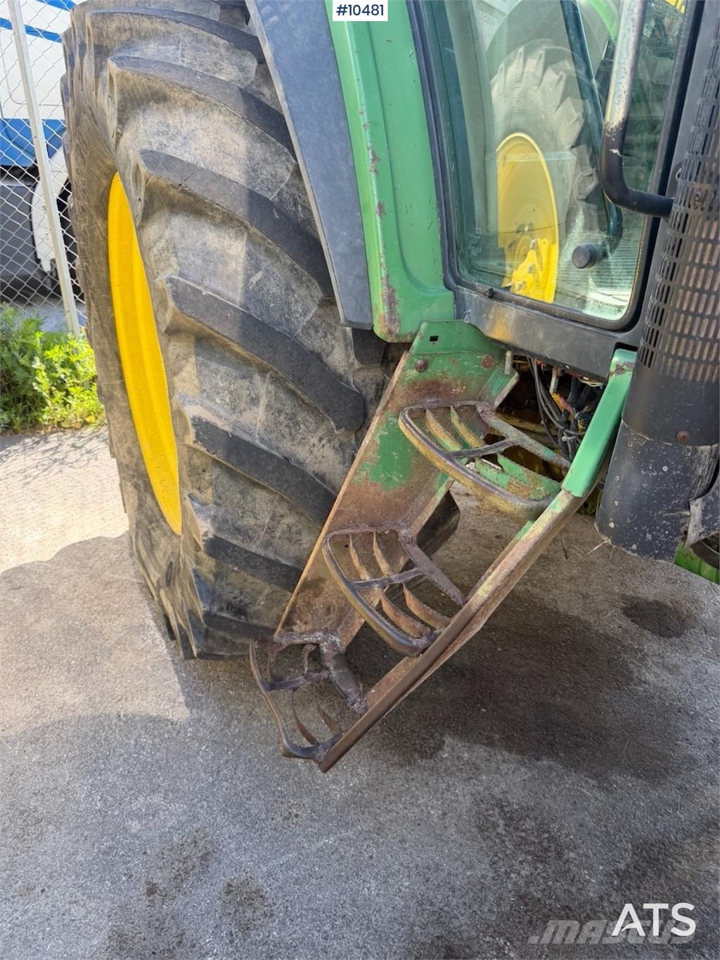 John Deere 6810 الجرارات