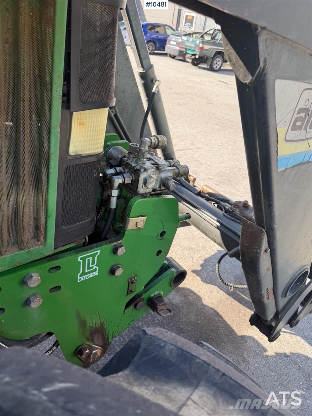 John Deere 6810 الجرارات