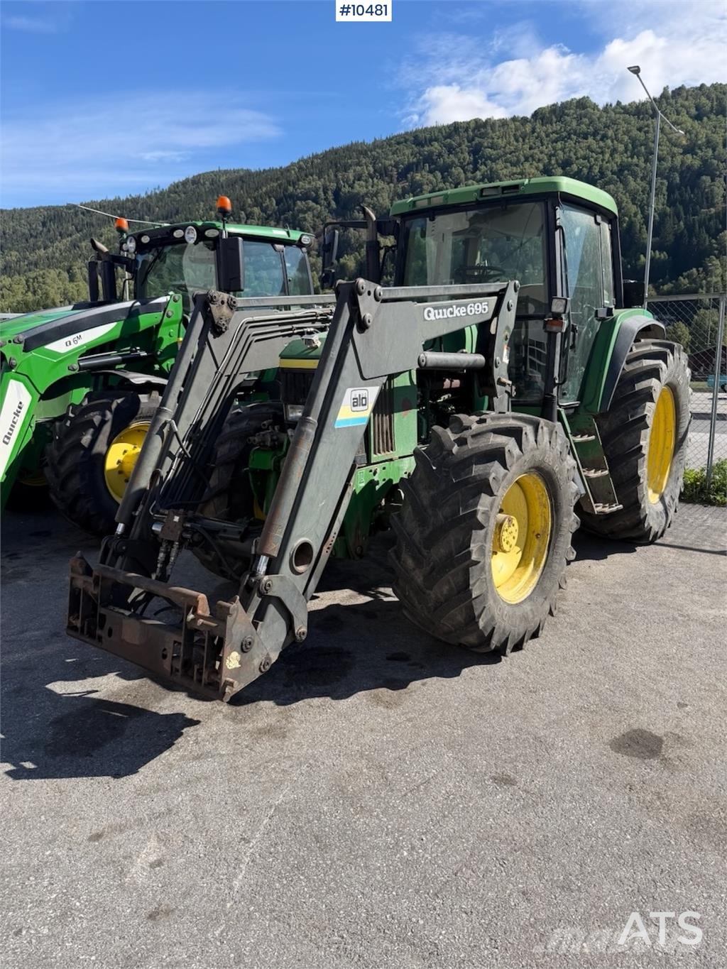 John Deere 6810 الجرارات
