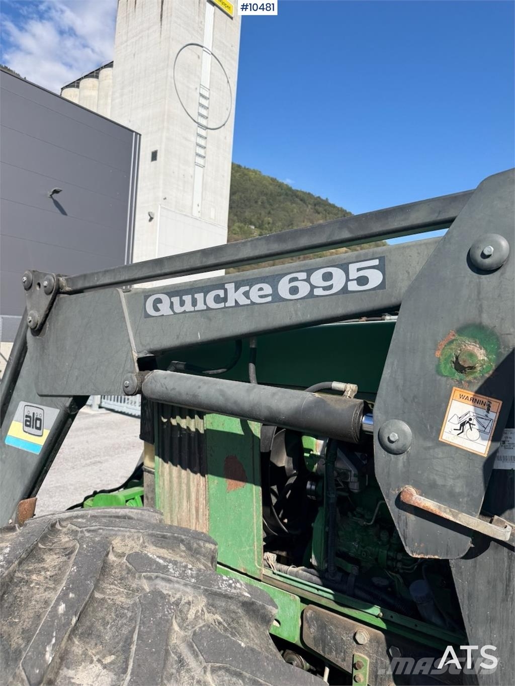 John Deere 6810 الجرارات