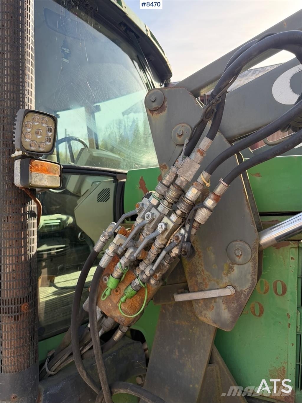 John Deere 6810 الجرارات