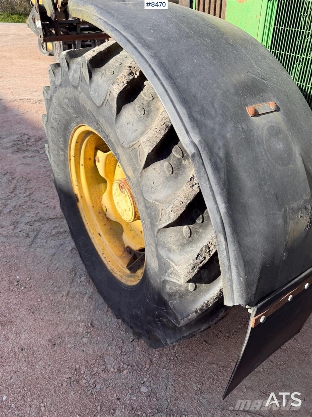 John Deere 6810 الجرارات