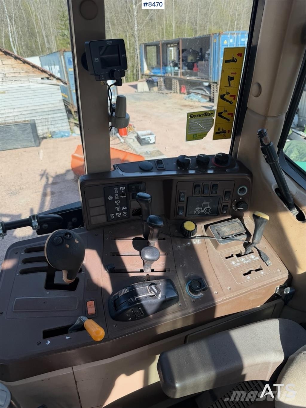 John Deere 6810 الجرارات