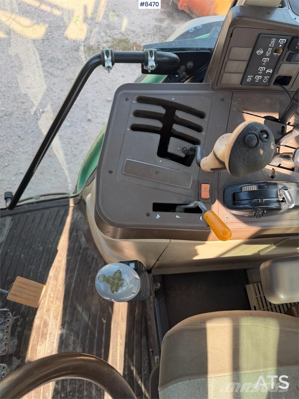 John Deere 6810 الجرارات