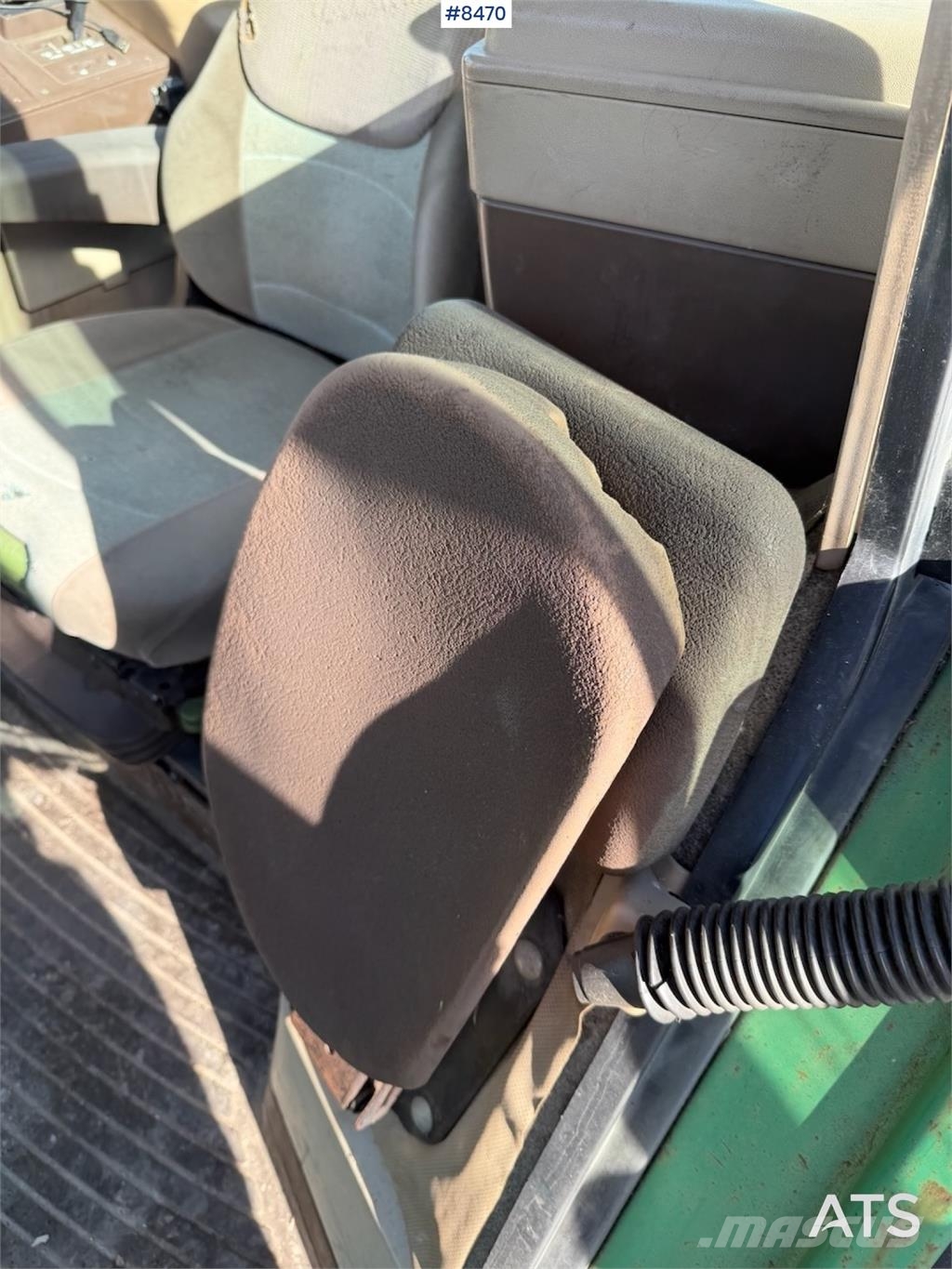John Deere 6810 الجرارات
