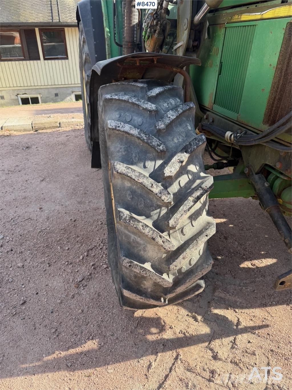 John Deere 6810 الجرارات