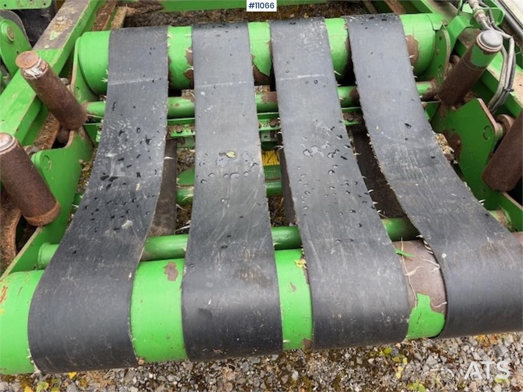 John Deere 744 Premium Kombipresse معدات أخرى للحصاد