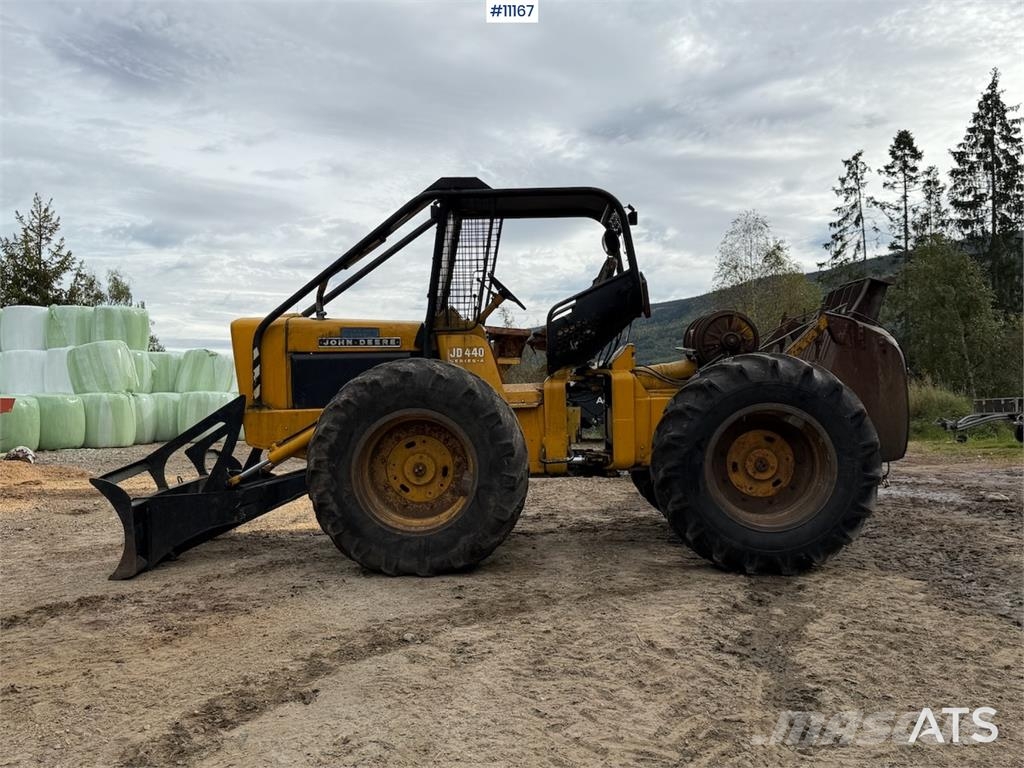 John Deere JD 440 Medienos transportavimo mašinų kranai
