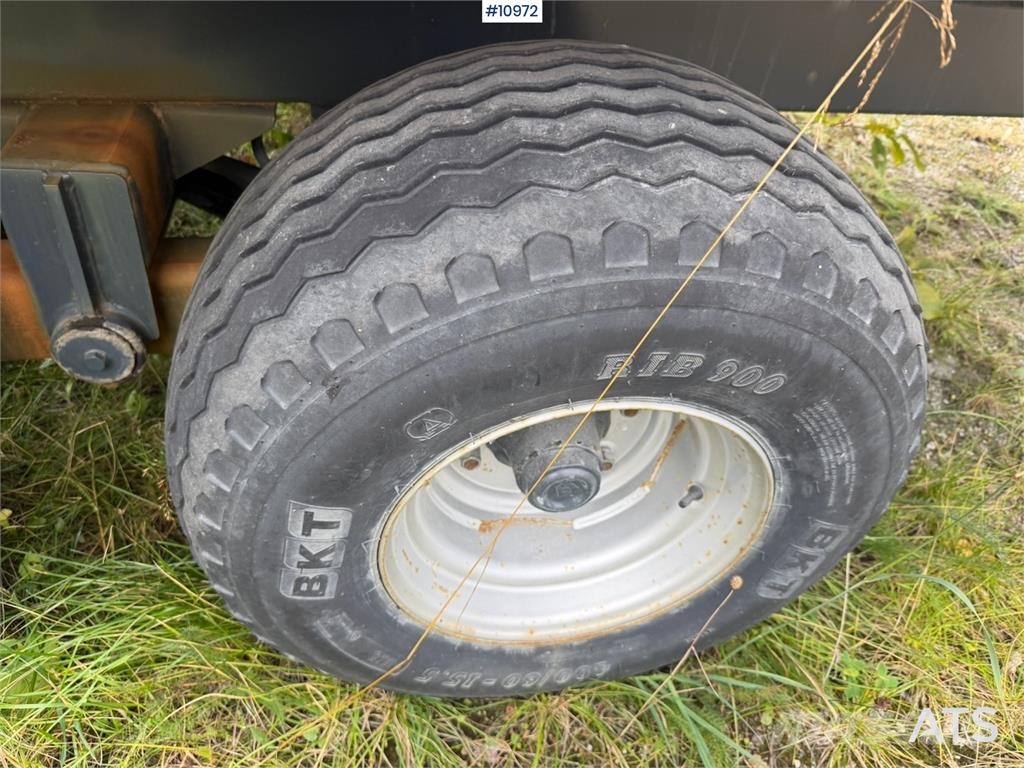 Junkkari J10 traktorhenger Przyczepy zbożowe