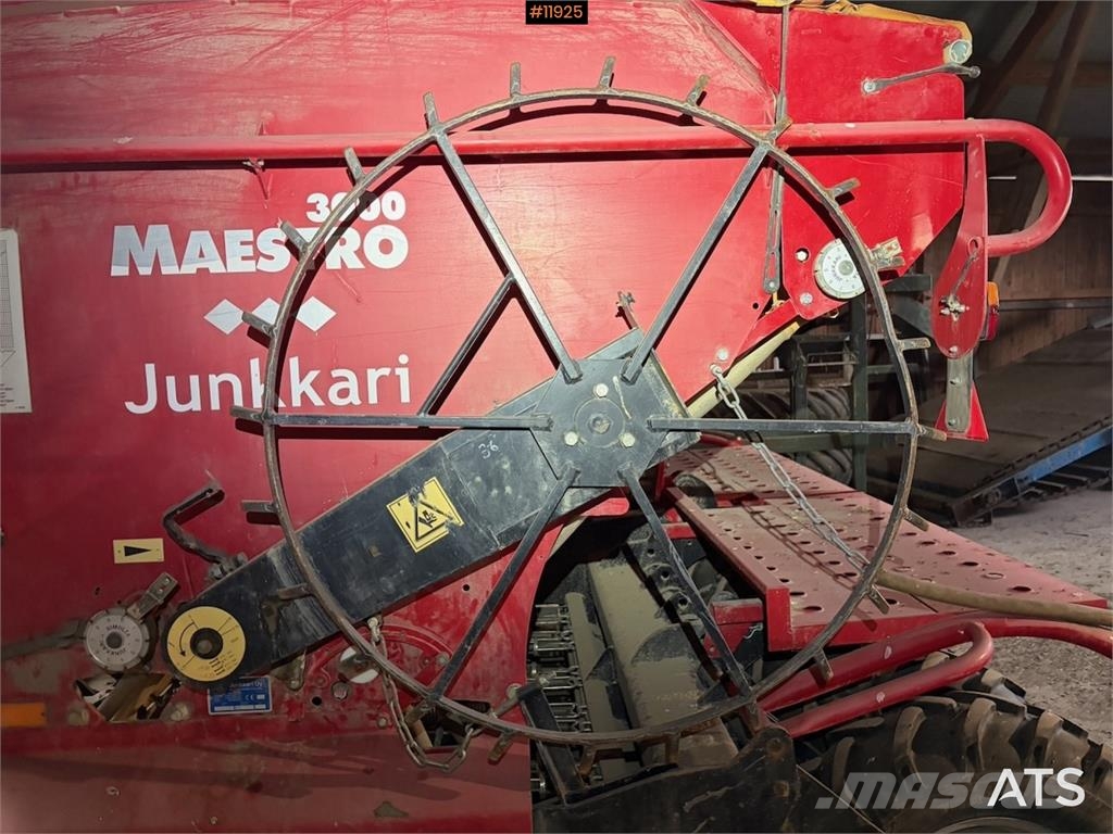 Junkkari Maestro Mechanické secí stroje