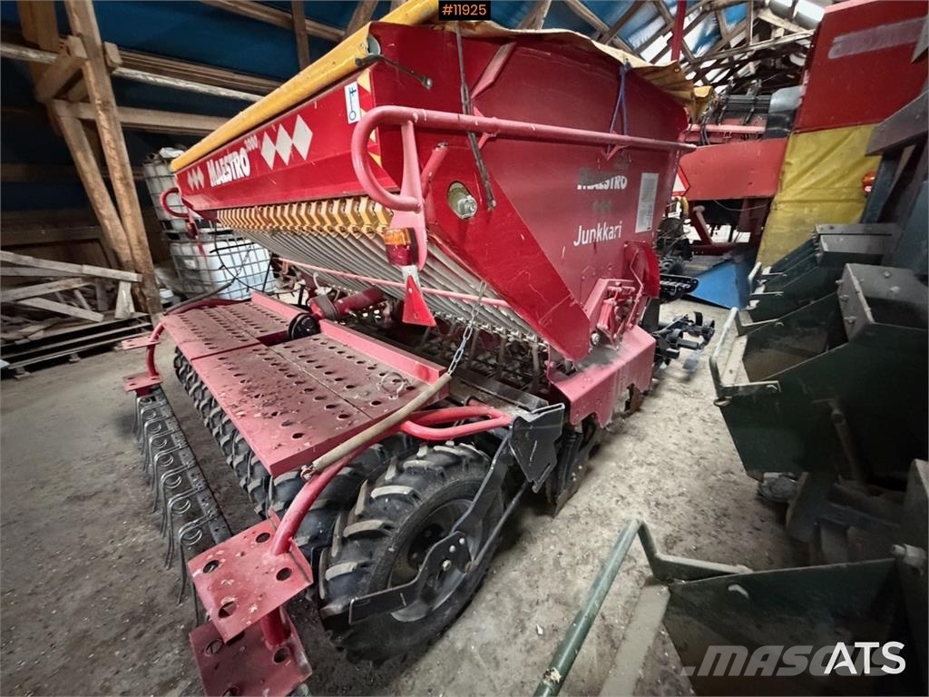 Junkkari Maestro Mechanické secí stroje