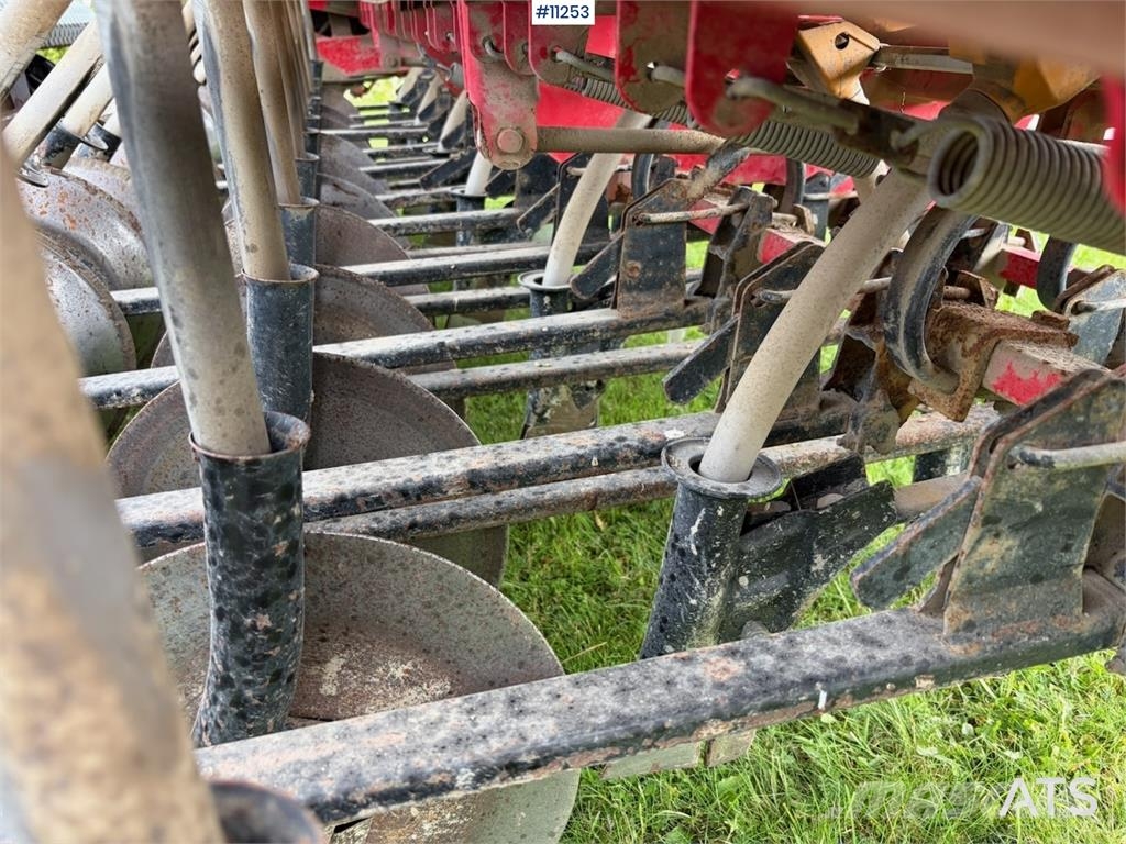 Junkkari Simulta 3000 ST Drillmaschinen