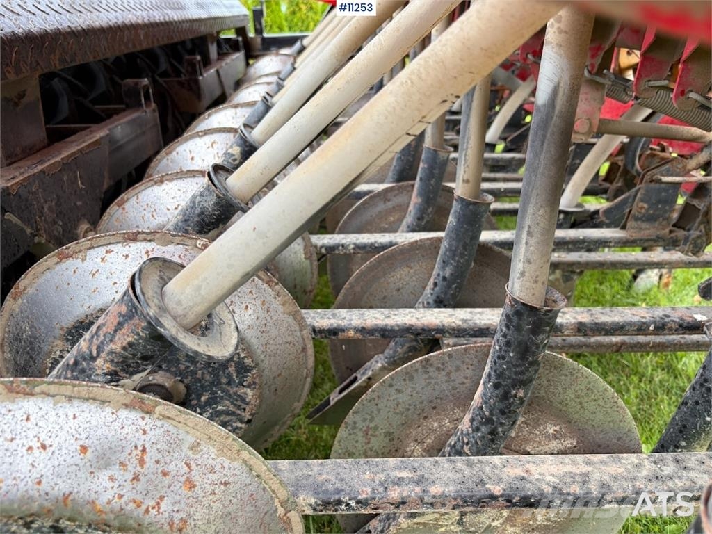 Junkkari Simulta 3000 ST Drillmaschinen