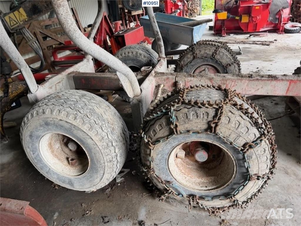 KTS 915 Tømmervogn med kran Timber trailers