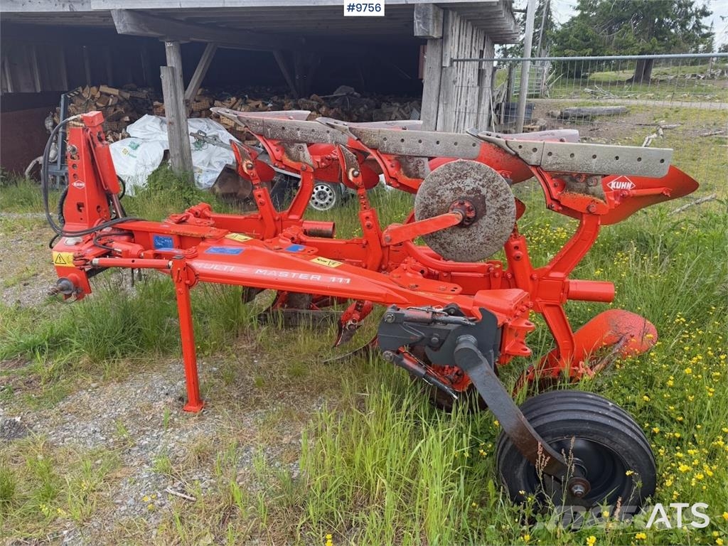 Kuhn MM 111 3EH 3-skjærsplog ماكينات وملحقات زراعة أخرى