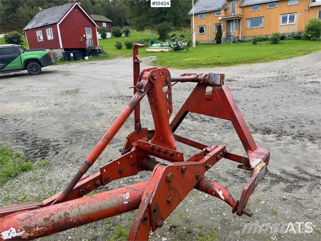 Kverneland 2 - skjærs plog ماكينات وملحقات زراعة أخرى