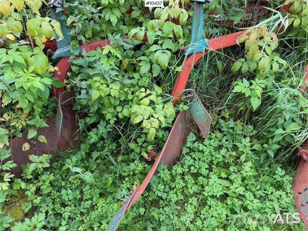 Kverneland 4 - skjærs plog ماكينات وملحقات زراعة أخرى