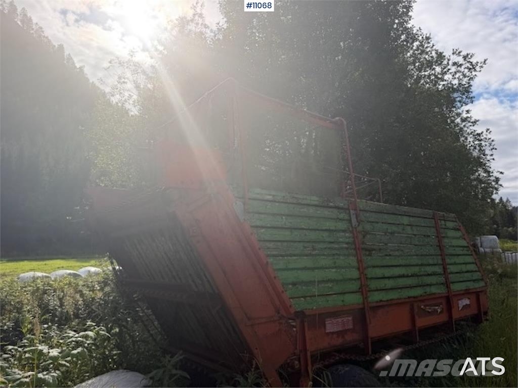 Kverneland Avlesservogn معدات أخرى للحصاد
