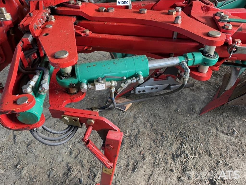 Kverneland KKES85 - 200 5-skjærs vendeplog ماكينات وملحقات زراعة أخرى