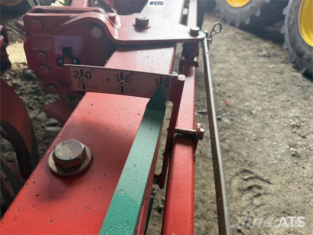 Kverneland KKES85 - 200 5-skjærs vendeplog ماكينات وملحقات زراعة أخرى