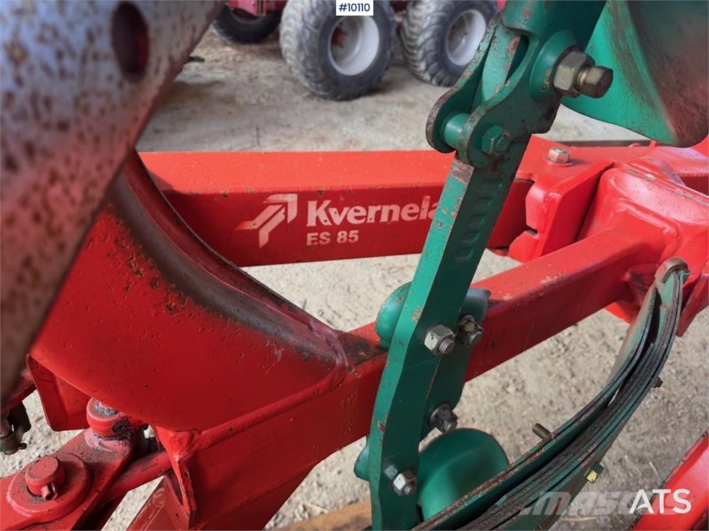 Kverneland KKES85 - 200 5-skjærs vendeplog ماكينات وملحقات زراعة أخرى