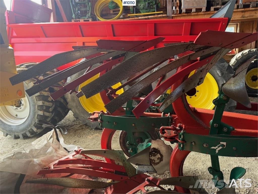Kverneland KKES85 - 200 5-skjærs vendeplog ماكينات وملحقات زراعة أخرى