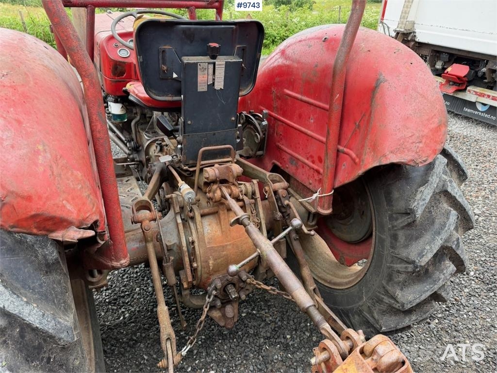 Massey Ferguson 135 トラクター