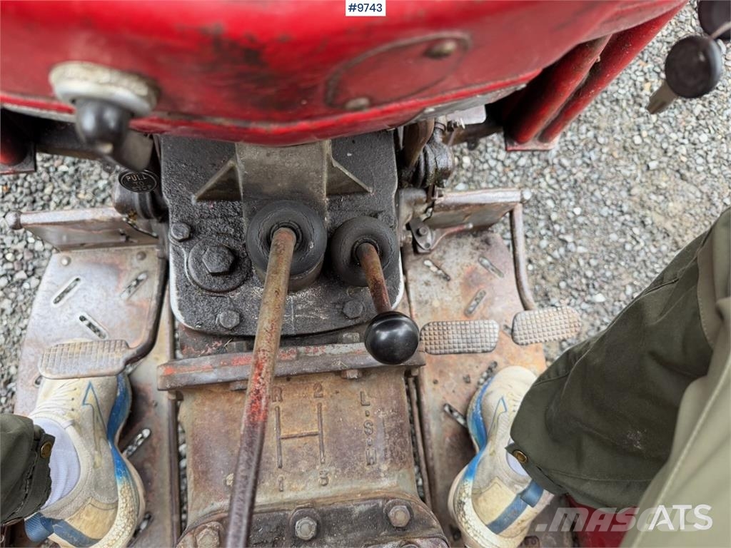 Massey Ferguson 135 トラクター