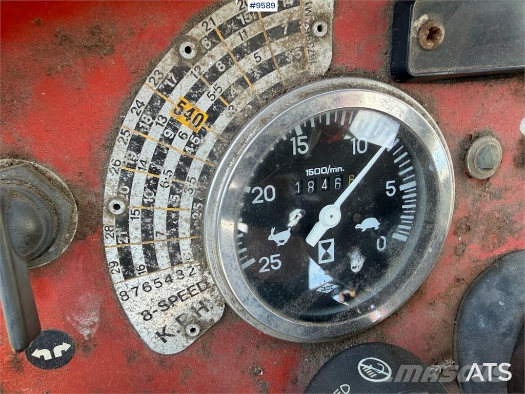 Massey Ferguson 240 トラクター