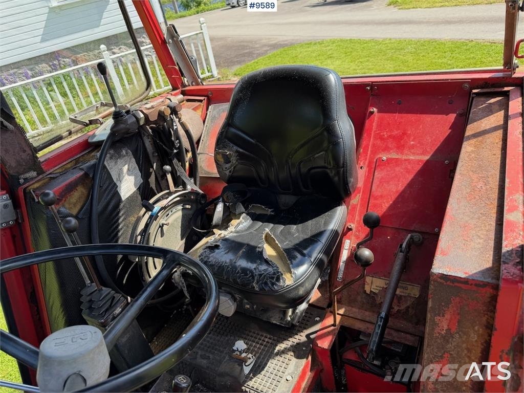 Massey Ferguson 240 トラクター