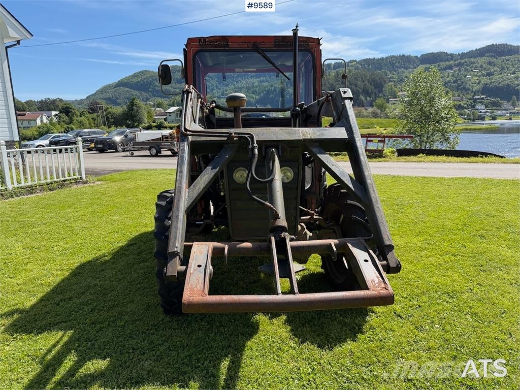 Massey Ferguson 240 トラクター