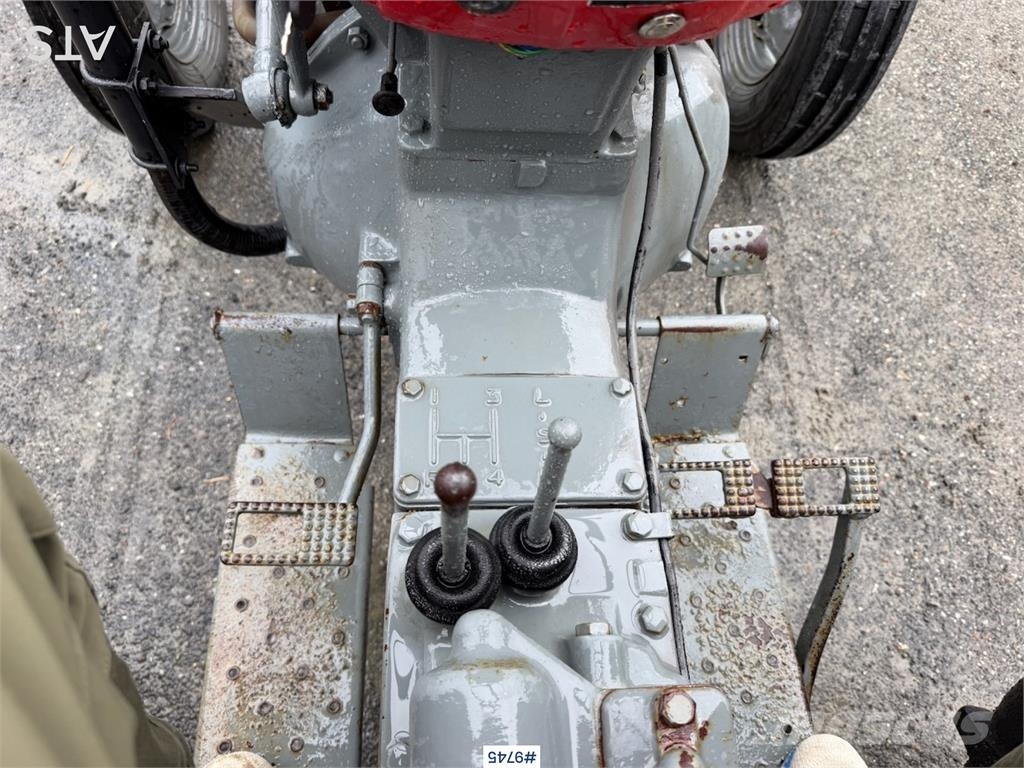 Massey Ferguson 25 トラクター