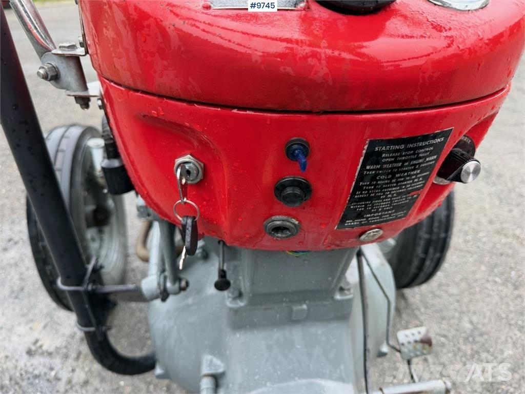 Massey Ferguson 25 トラクター