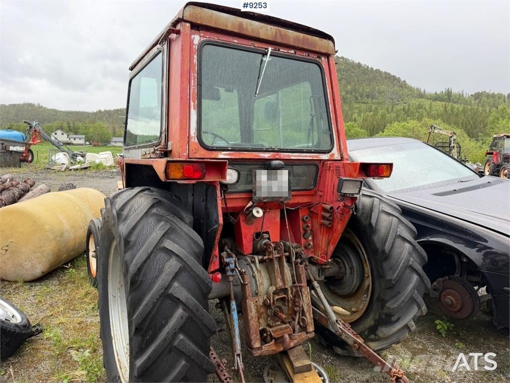 Massey Ferguson 550 Tractors