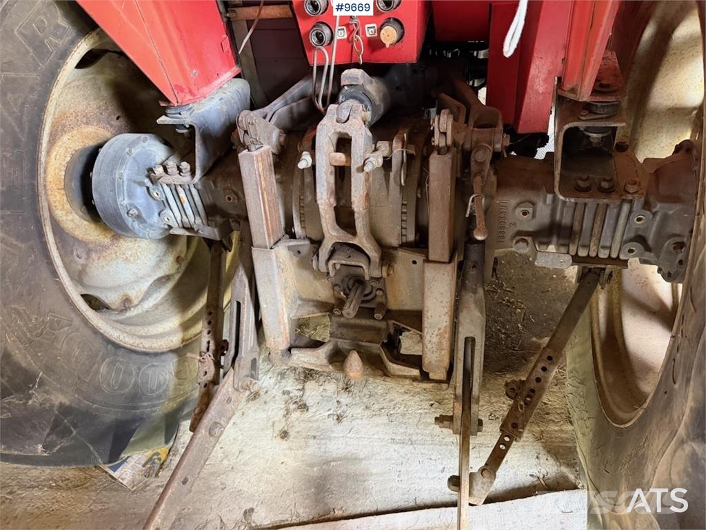 Massey Ferguson 575 トラクター