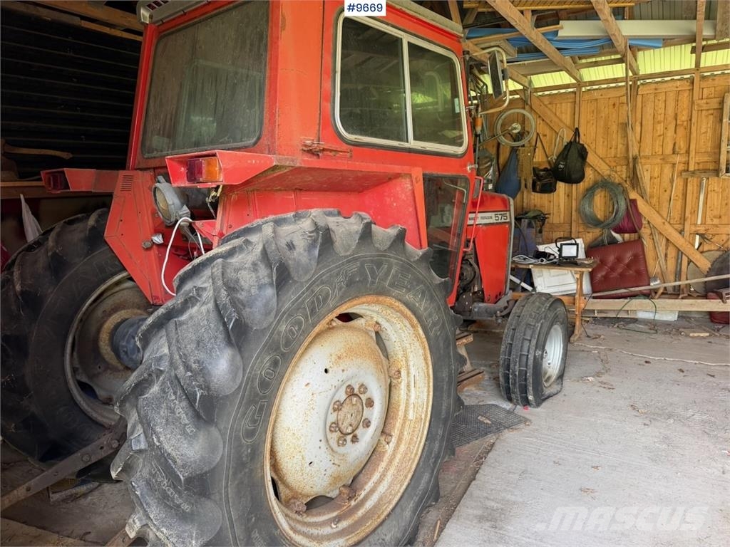 Massey Ferguson 575 トラクター