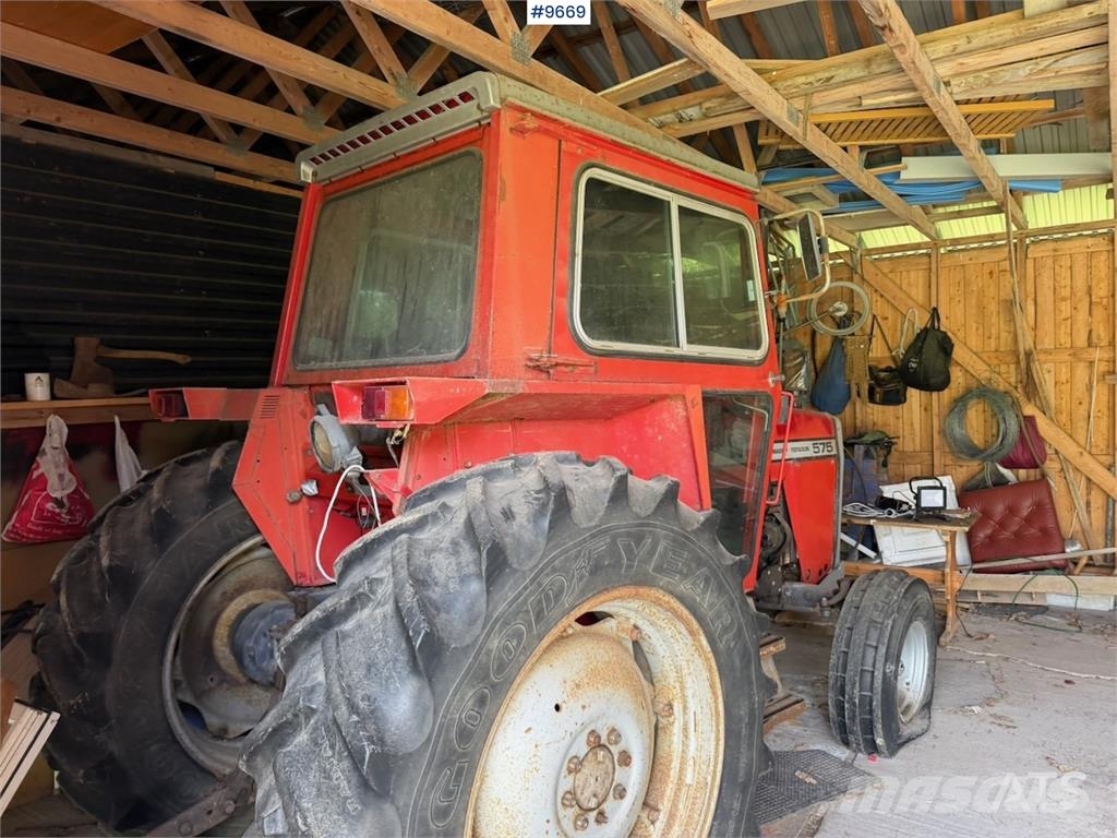 Massey Ferguson 575 トラクター