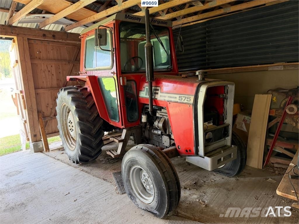 Massey Ferguson 575 トラクター