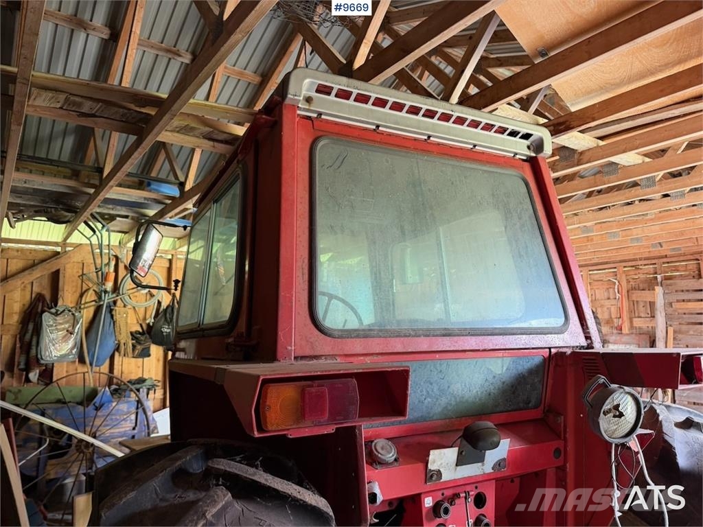 Massey Ferguson 575 トラクター