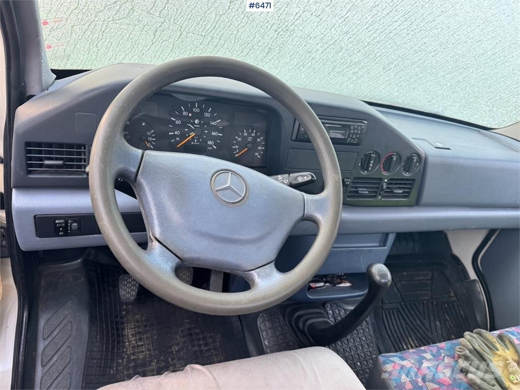 Mercedes-Benz 412D Planbil m/ Bakmontert kran. Otros camiones