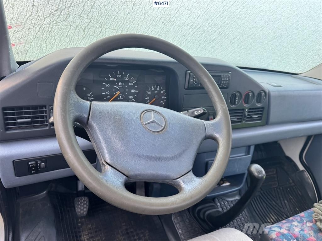 Mercedes-Benz 412D Planbil m/ Bakmontert kran. Otros camiones