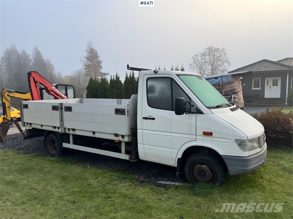 Mercedes-Benz 412D Planbil m/ Bakmontert kran. Otros camiones