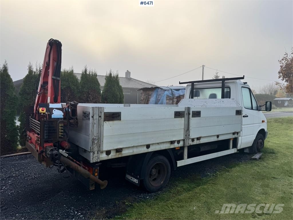 Mercedes-Benz 412D Planbil m/ Bakmontert kran. Otros camiones